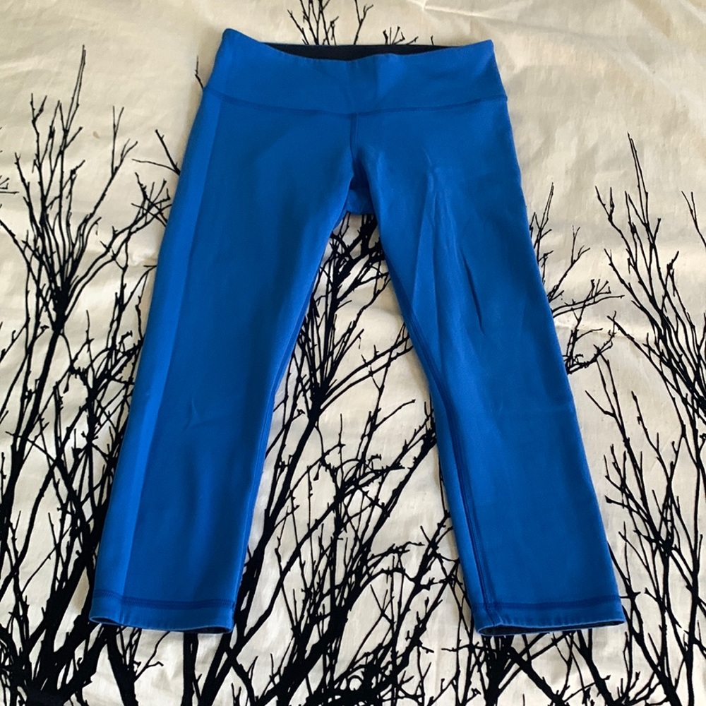 Lululemon capri leggings, midrise, blue, size 6